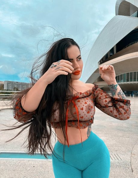 majo secrets naked model pic