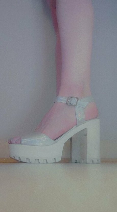 gingergiantess hot model pics