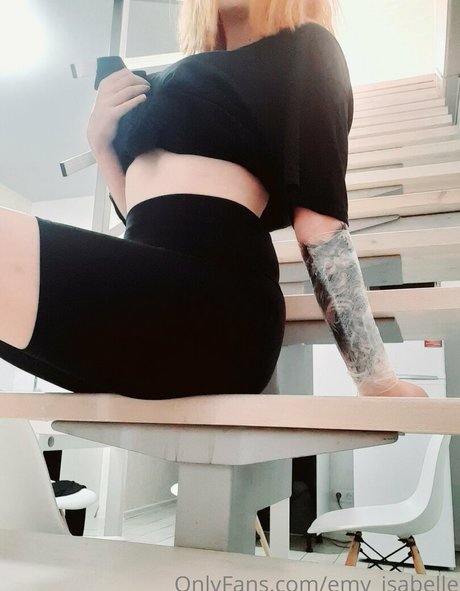 emy isabelle model best picture