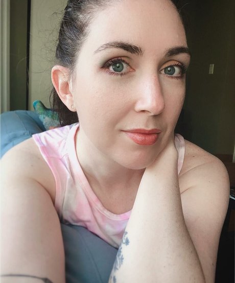 Viola Volta free model picture