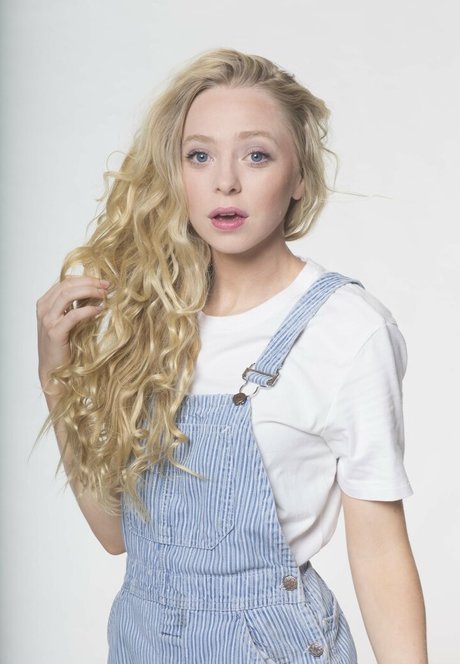 Portia Doubleday perfect pornstar pic