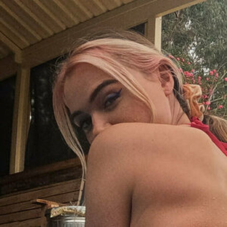 tashpeterson model nude photos