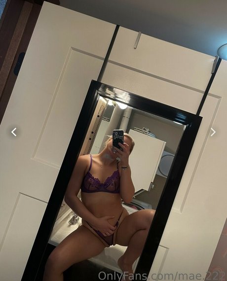 mae 222 naked star img