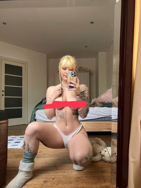 yourgirlnextdoorlau best model picture