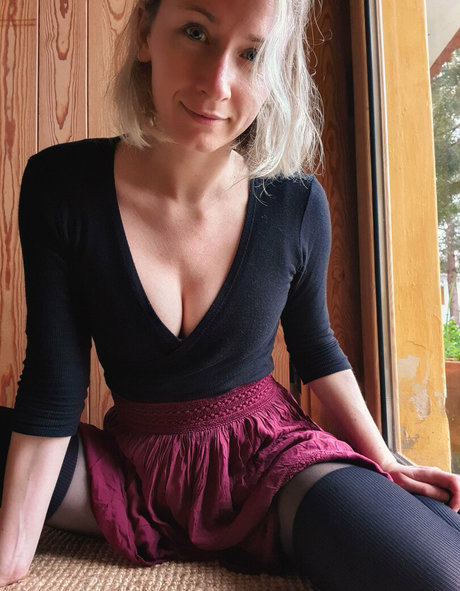 brunette ass onlyfans nudes archive