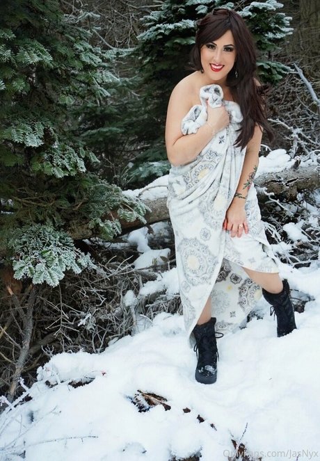 jasnyx naked actress photos