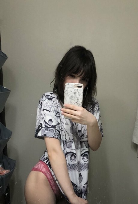 Mewnii model art galleries