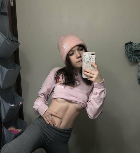 Mewnii adult model image