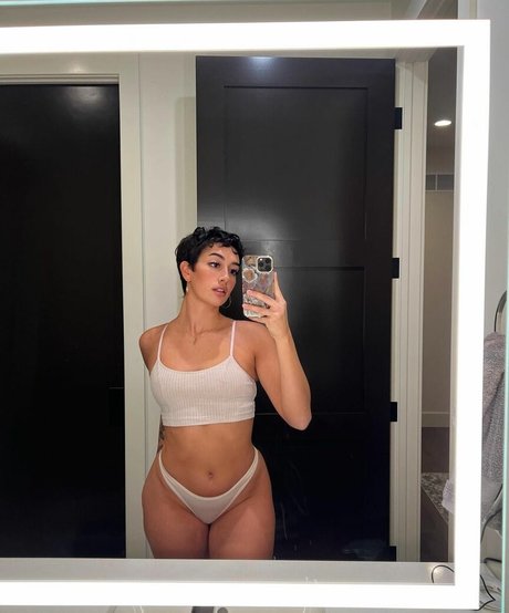 Gianna Evelyn hot star images