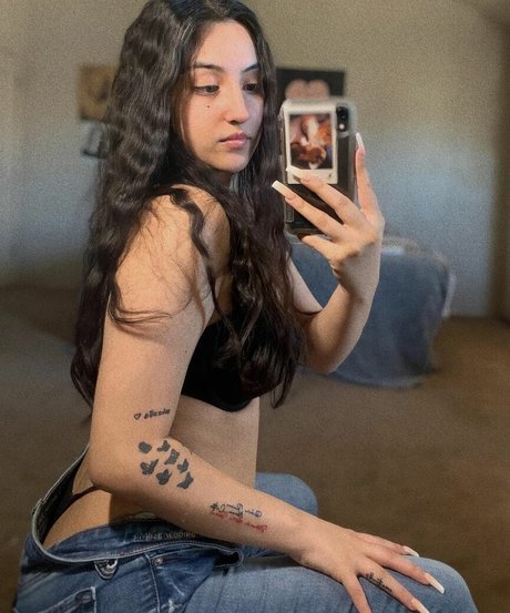 Anneiise xxx model img