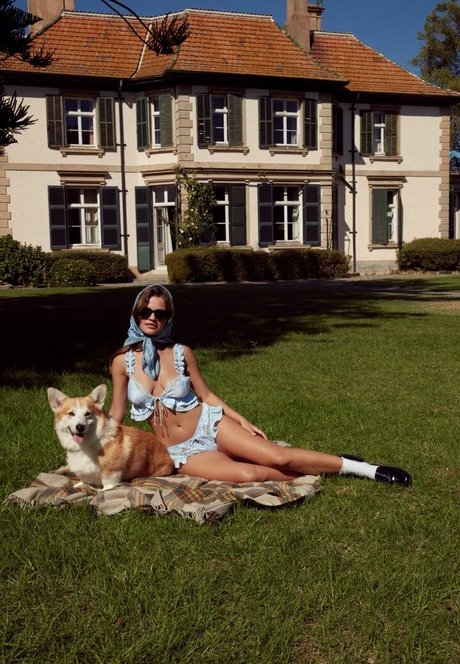 ebony smoking onlyfans hd picture