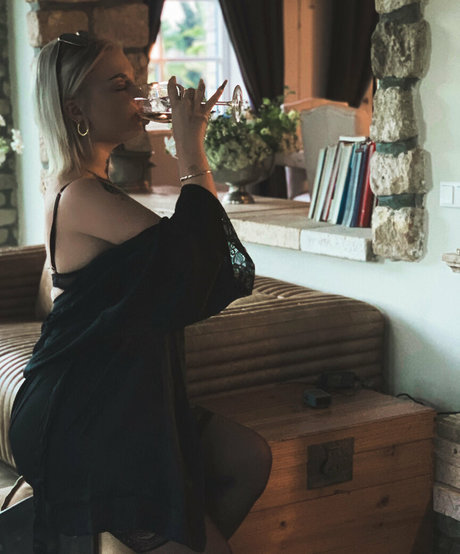 bat gyal pornstar top photo