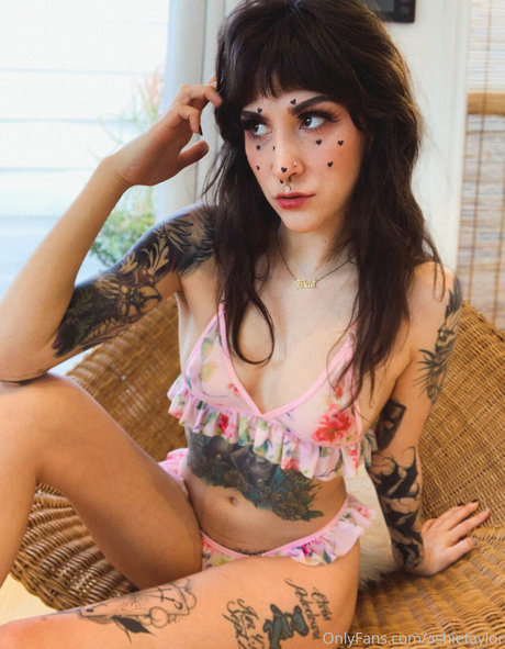 ashietaylor star top img