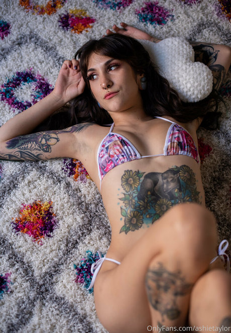 ashietaylor naked actress pictures