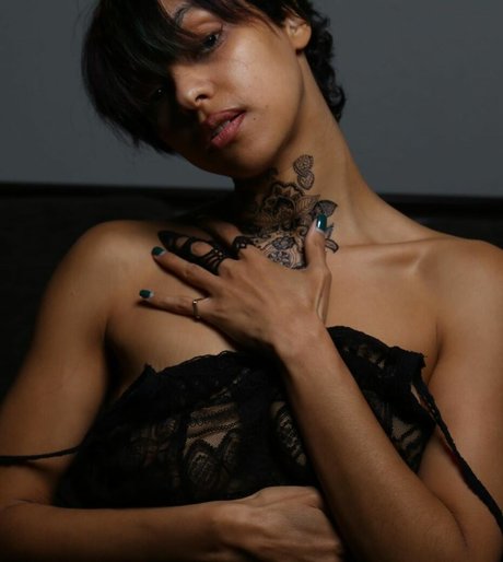 Julya Antoinette nice pornstar pic