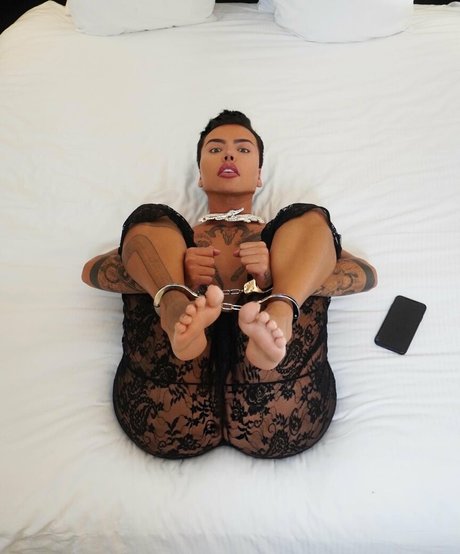 mateoblanco model free img