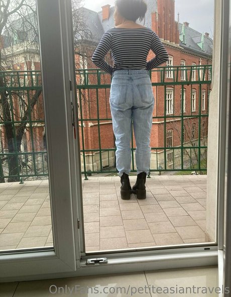 flat chested onlyfans erotic images