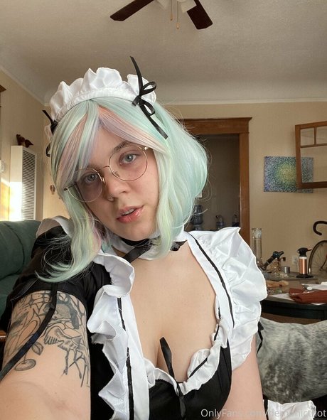 mirror selfie onlyfans nudes archive