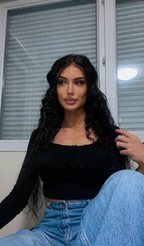 Trannyeva free model images