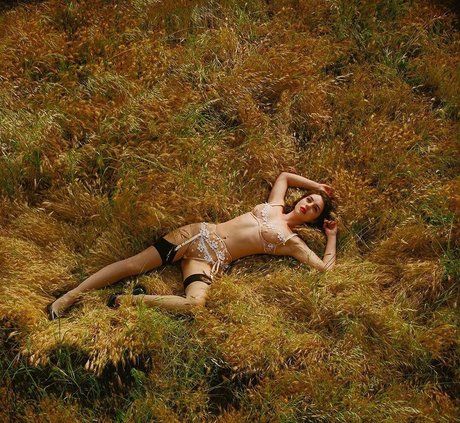 Adelaide Kane free star gallery