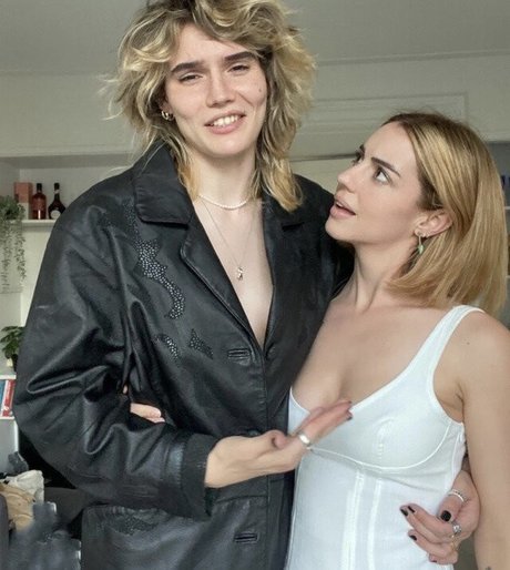 Adelaide Kane hd pornstar picture