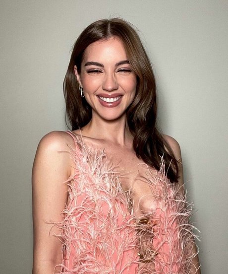 Adelaide Kane star high quality photo