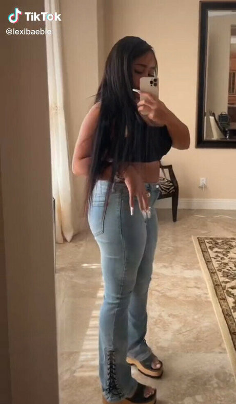 Lexxiibaebie erotic pornstar images