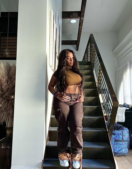 Lexxiibaebie model erotic images