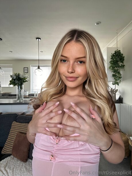 r0seexplicit star perfect pictures