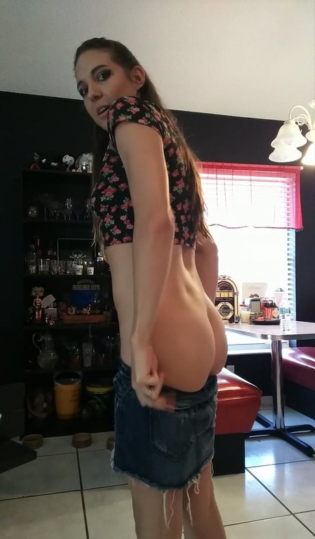 sadieholmesxxx nude star pics