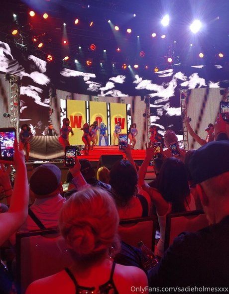 sadieholmesxxx sex model pics