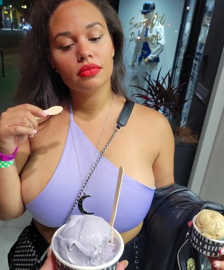 Sharlettewitch hot actress pic