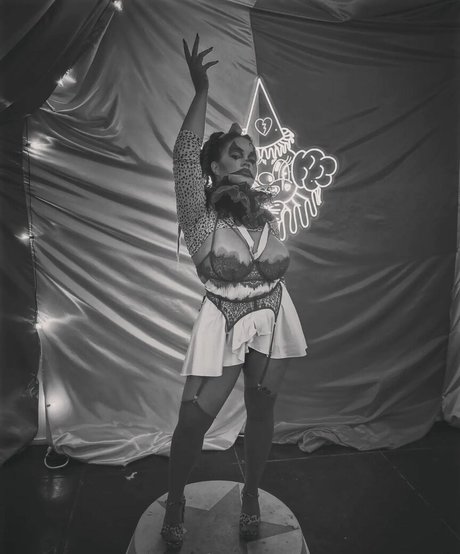 Sharlettewitch star art pics