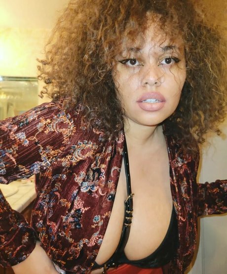 Sharlettewitch beautiful model pics