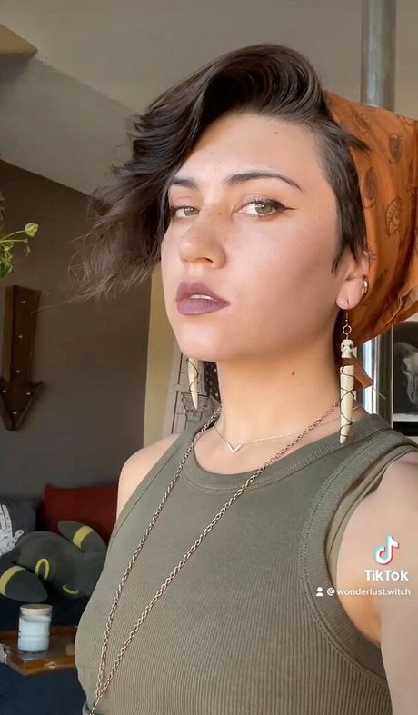 Olivia Graves perfect model pics