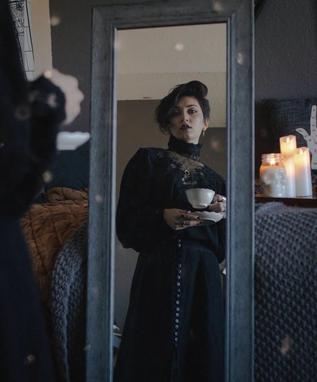 Olivia Graves adult actress pics