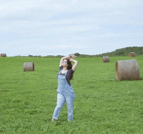 SarahCJB model pictures