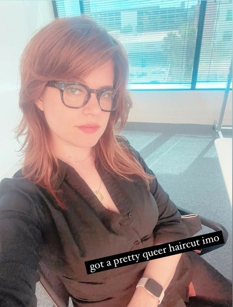 Allie Goertz model beautiful images