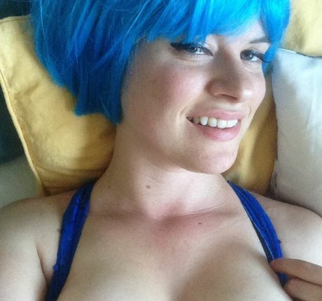 Allie Goertz erotic model photo