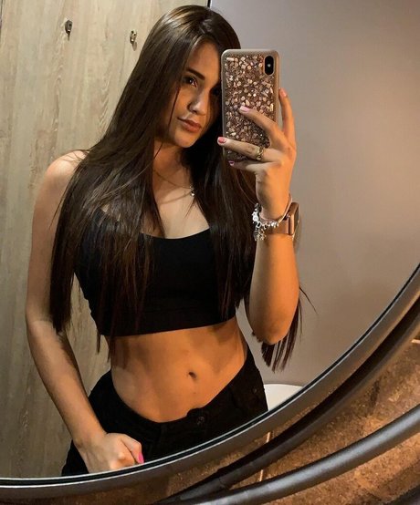 Daniela Velez pretty actress photos