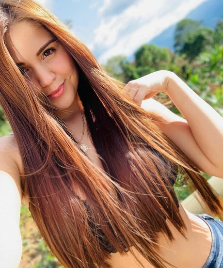 Daniela Velez porn model pic