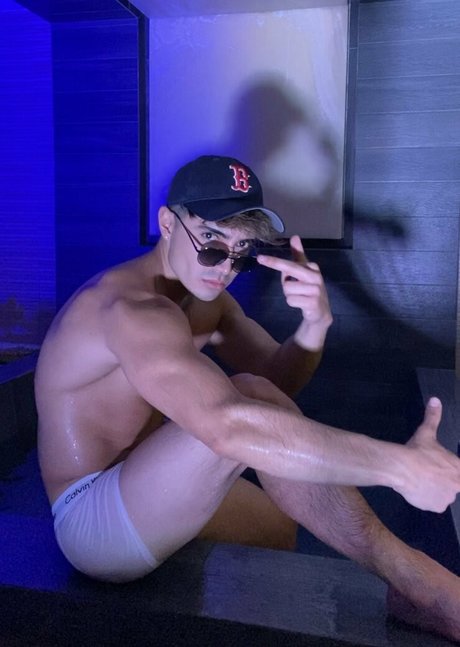 prettyboyaedan model high quality pics