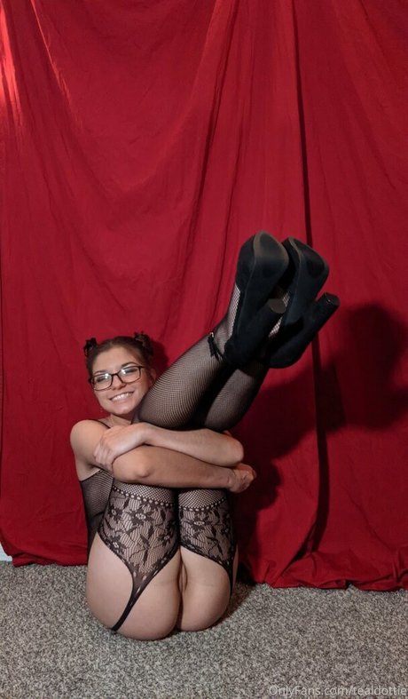 tealdottie sexy actress photos