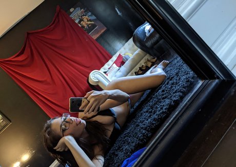 hairy legs onlyfans sexy xxx pic