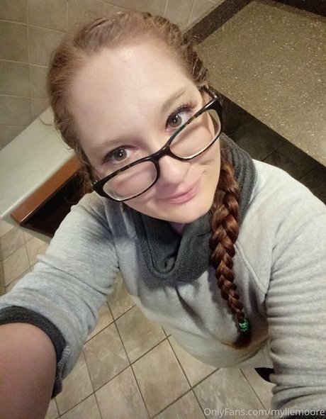 myliemoore art star photo