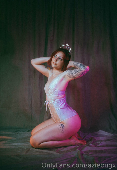 aziebugx model erotic pic