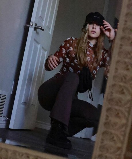 Maddie Henderson pornographic model photos