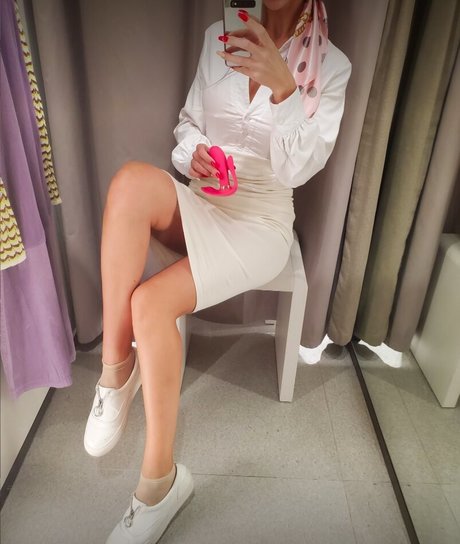 Noa Damari sexy model img