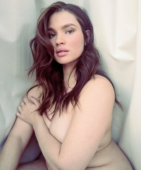 Tara Lynn top model photo