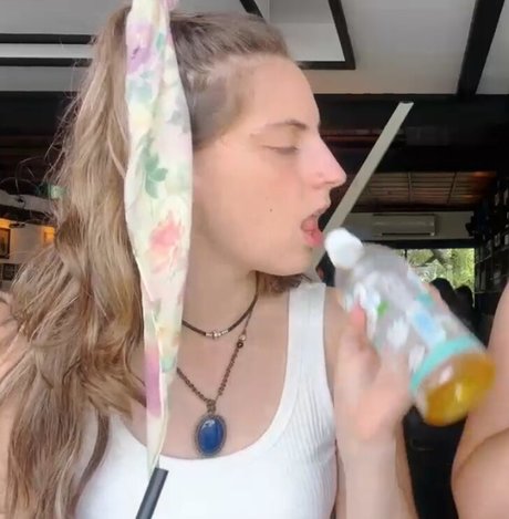 hairy legs onlyfans naked pic